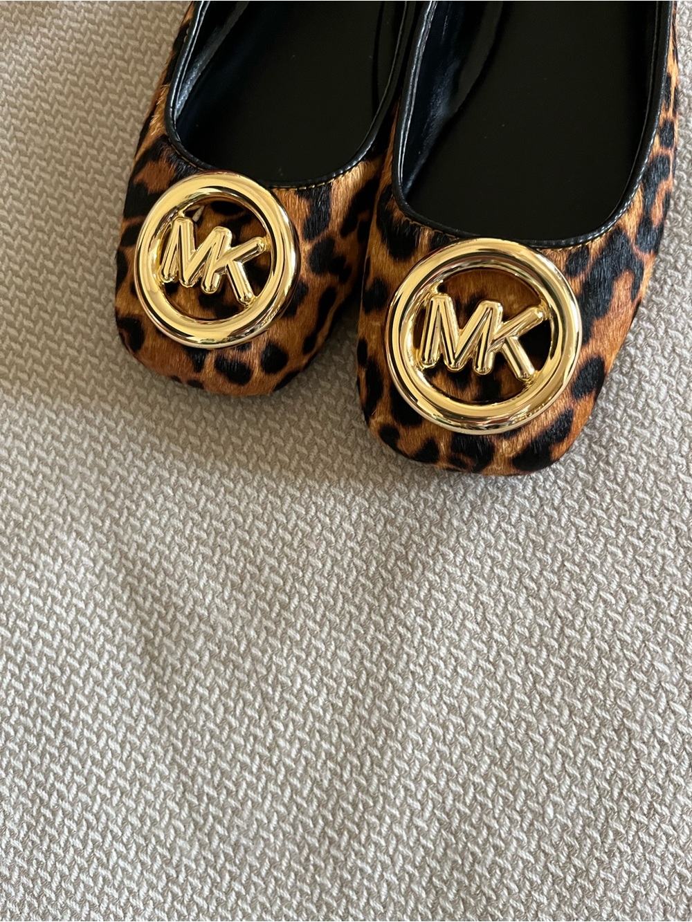 Michael Kors Milan Flat with Gold Logo Size 6.5M - Picture 2 of 9